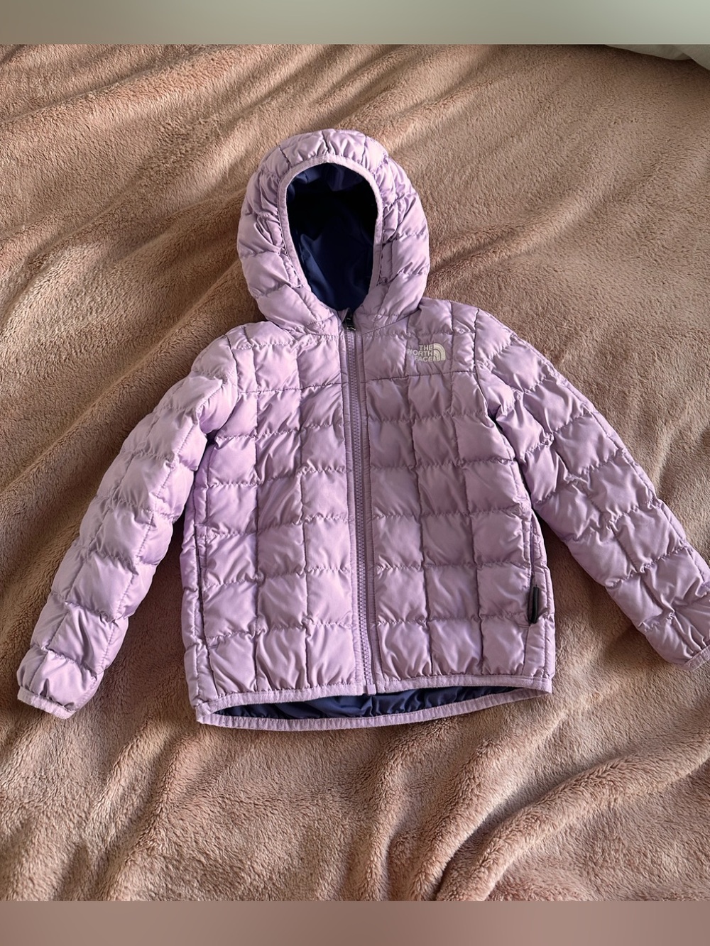 The North Face girls Reversible ThermoBall Hooded Jacket, lilac lavender size 4t